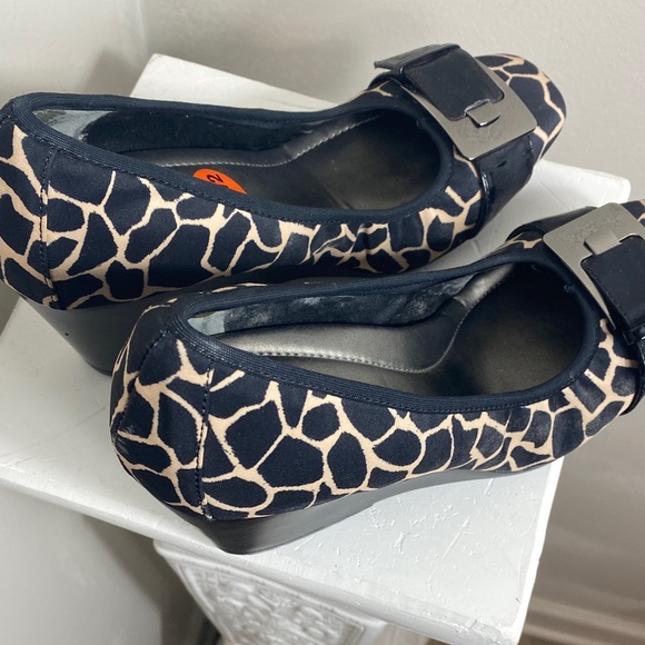 Bandolino Shoes - Bandolino Black and Cream Patterned Flats